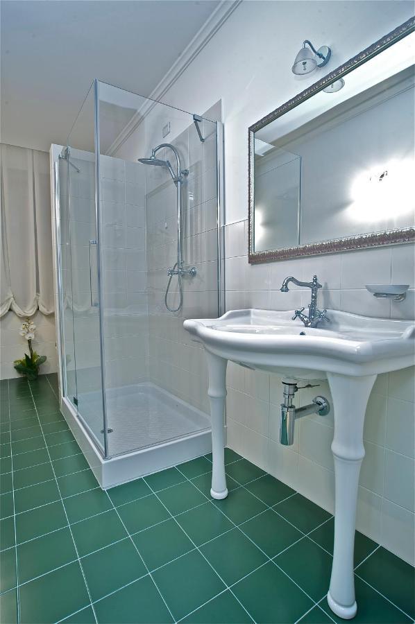 Design Suite Тирано Экстерьер фото