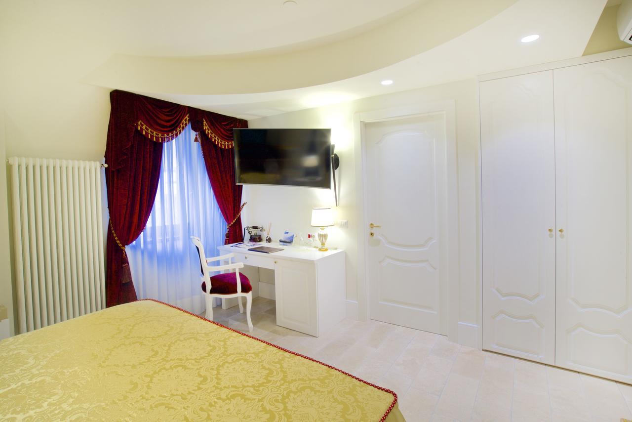 Design Suite Тирано Экстерьер фото