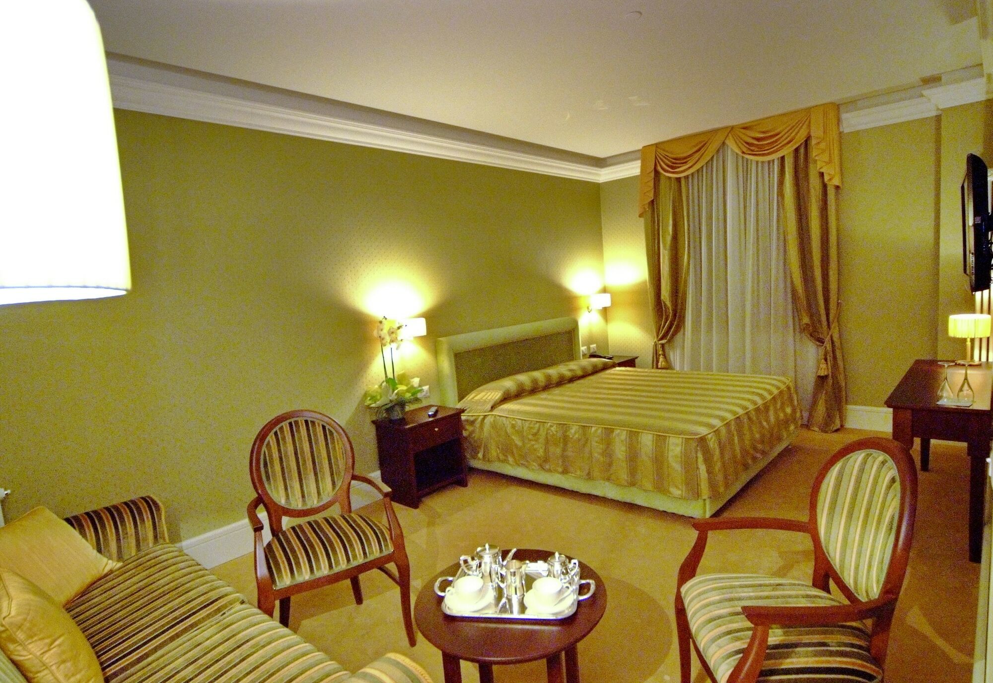 Design Suite Тирано Экстерьер фото